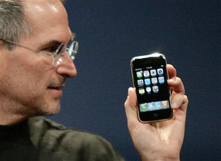 Steve-Jobs-i-Phone
